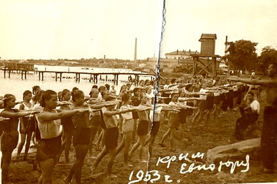 Фото Евпатория 1953г лагерь-утренн.зарядка..jpg