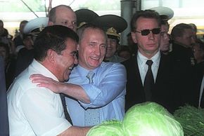 Vladimir_Putin_with_Saparmurat_Niyazov-3.jpg